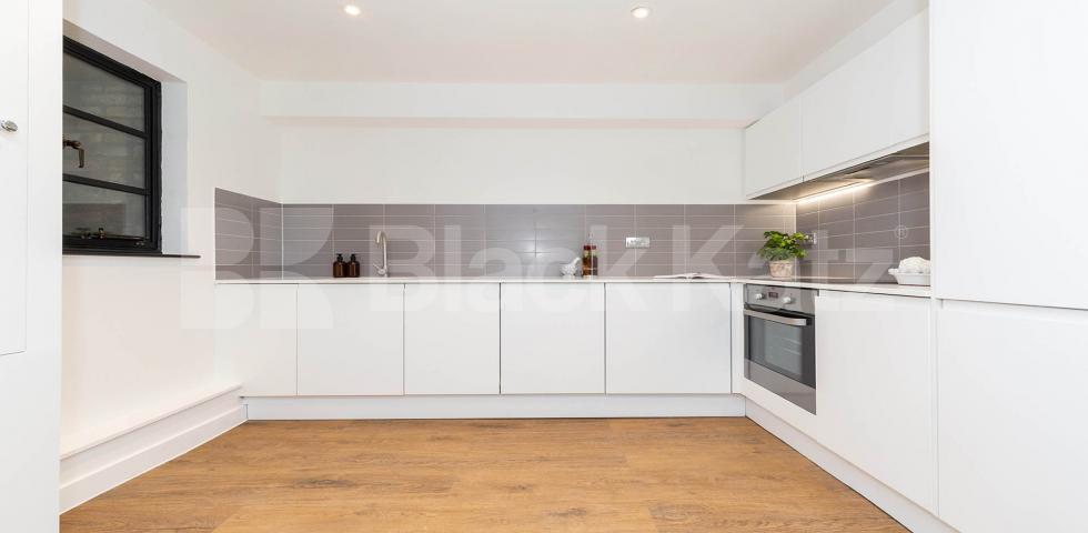 Studio apartment with loft style features in a modern private development  Tyssen Street - Springfield House, Dalston